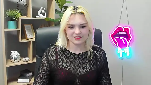 SweetLilyxo online show from April 23, 12:29 pm