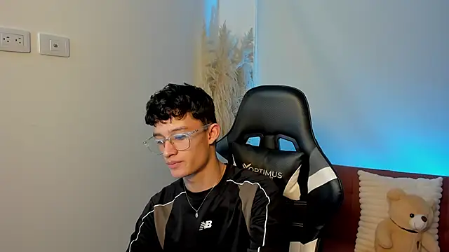 Patrick Howland  online show from March 5, 3:35 am