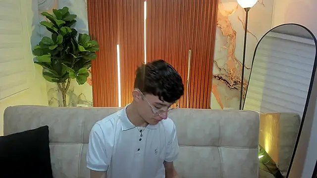 Patrick Howland  online show from March 17, 3:44 am