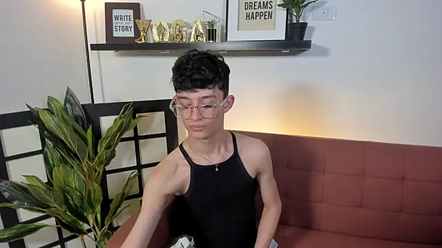 Patrick Howland  online show from April 22, 9:05 pm