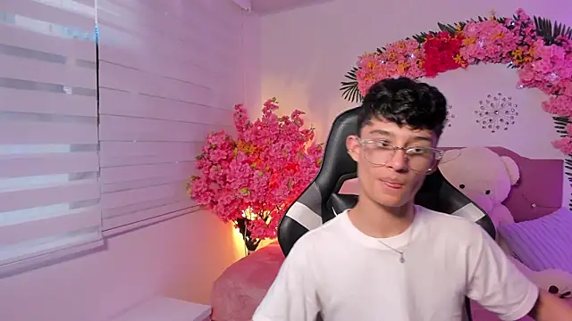 Patrick Howland  online show from April 23, 9:17 pm