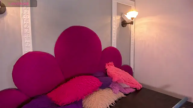Snapshot of Raven_love chatting on May 22, 8:36 pm Raven love online show from May 22, 8:36 pm