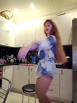 LanaBananaa  online show from April 18, 10:32 pm