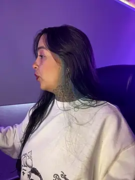 Annie Alicee online show from March 10, 1:49 pm