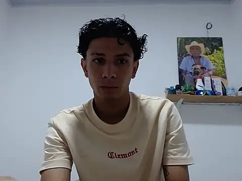 Snapshot of waner_thom chatting on July 20, 7:27 pm waner thom online show from July 20, 7:27 pm