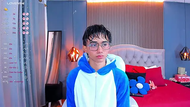 Noa 03 online show from April 17, 1:36 pm