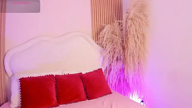 rebeca taylor online show from March 24, 3:00 am