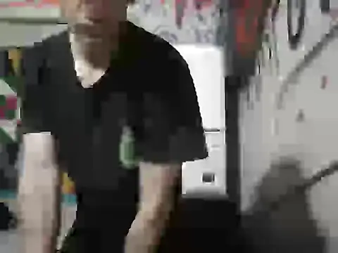 Snapshot of gaviota8842 chatting on April 1, 4:02 am gaviota8842 online show from April 1, 4:02 am