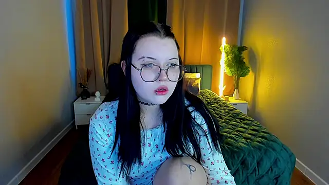 Kira G0ld online show from March 6, 1:02 am