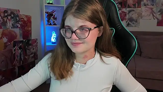 ChloeHalses online show from March 6, 6:37 pm