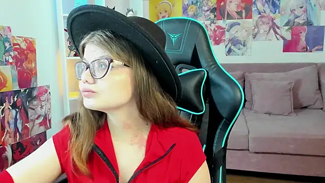 ChloeHalses online show from March 22, 4:21 pm