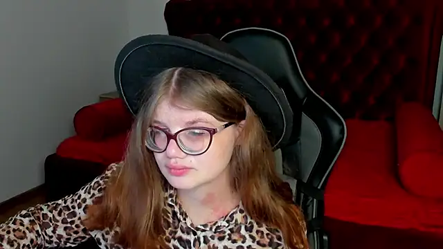 ChloeHalses online show from April 22, 5:10 am