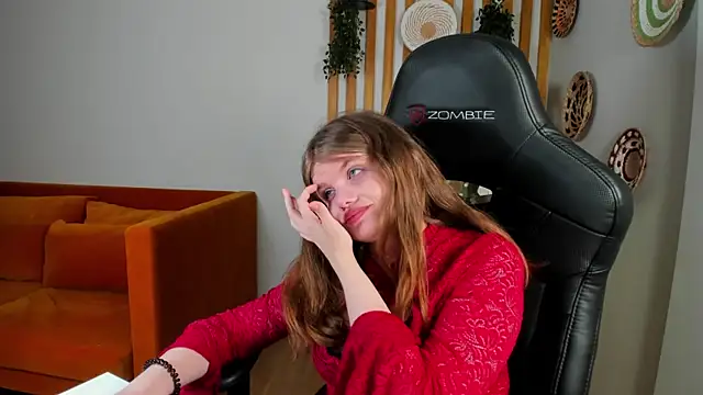 ChloeHalses online show from June 6, 4:06 am