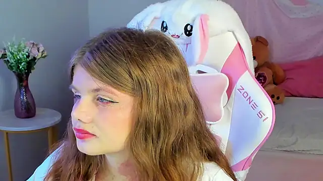 ChloeHalses online show from June 9, 7:03 pm