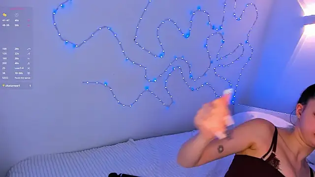 Snapshot of JennySilk chatting on February 12, 9:26 am JennySilk online show from February 12, 9:26 am