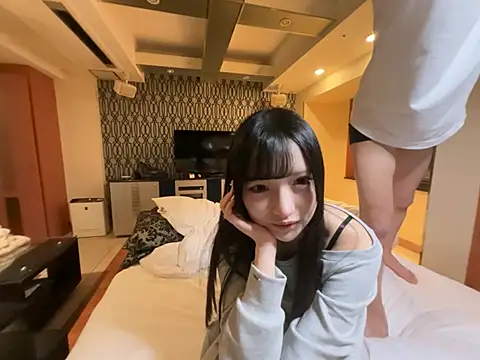 Snapshot of freeterRyo chatting on April 2, 12:36 pm freeterRyo online show from April 2, 12:36 pm