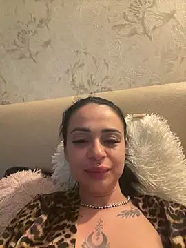 Snapshot of BrianaBloom chatting on April 27, 1:14 am BrianaBloom online show from April 27, 1:14 am