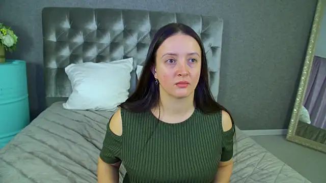 ElinaBellucci online show from March 5, 4:41 am