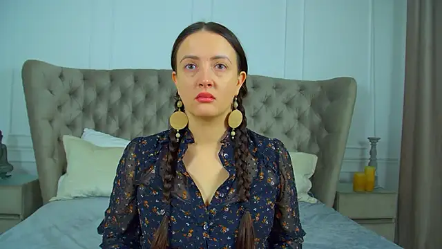 ElinaBellucci online show from April 24, 4:15 am