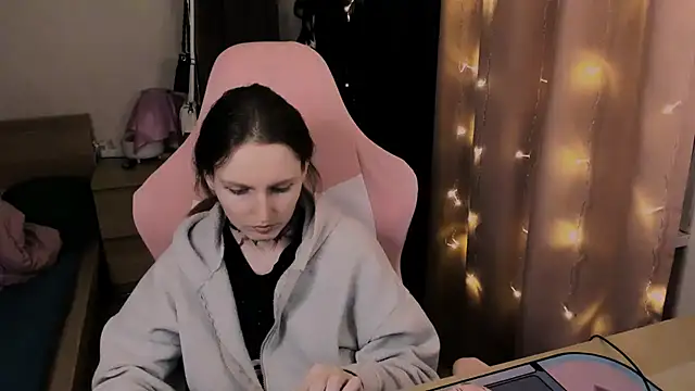 Onyxix online show from April 1, 8:06 pm