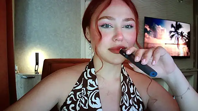Snapshot of LolaaMint_ chatting on June 13, 12:25 pm LolaaMint online show from June 13, 12:25 pm