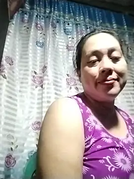 Snapshot of May_Bombs chatting on February 5, 10:42 am May Bombs online show from February 5, 10:42 am