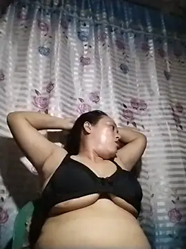 Snapshot of May_Bombs chatting on February 6, 12:52 pm May Bombs online show from February 6, 12:52 pm