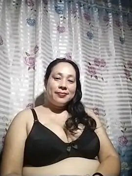 Snapshot of May_Bombs chatting on February 12, 12:44 pm May Bombs online show from February 12, 12:44 pm