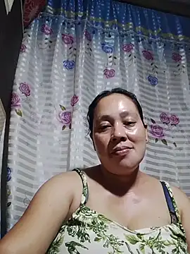 Snapshot of May_Bombs chatting on February 23, 10:56 am May Bombs online show from February 23, 10:56 am