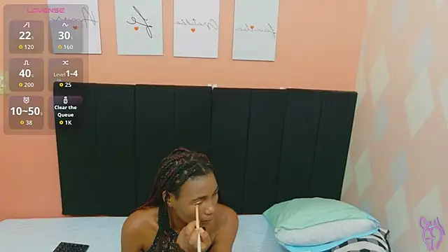 tightlittleebony online show from April 19, 6:32 pm