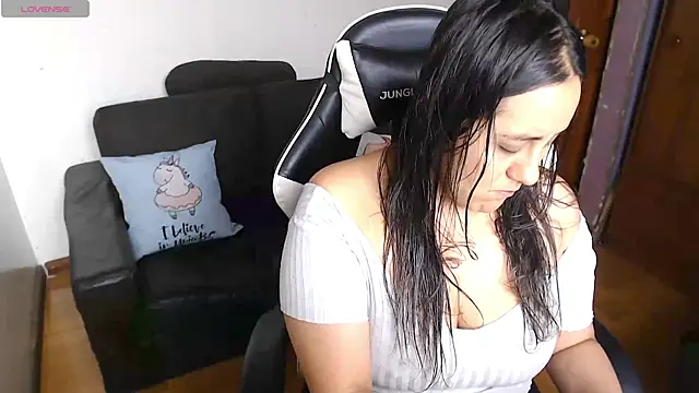 MeliisaRobers online show from April 18, 3:49 pm