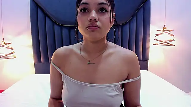 EmilyKartters online show from March 3, 12:00 pm