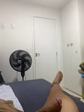 Snapshot of Russo18cm chatting on February 19, 4:52 am Russo18cm online show from February 19, 4:52 am