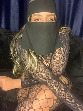 Snapshot of Arab_Honey chatting on June 23, 7:01 pm Arab Honey online show from June 23, 7:01 pm