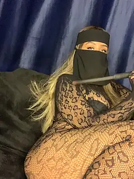 Snapshot of Arab_Honey chatting on July 21, 4:31 pm Arab Honey online show from July 21, 4:31 pm