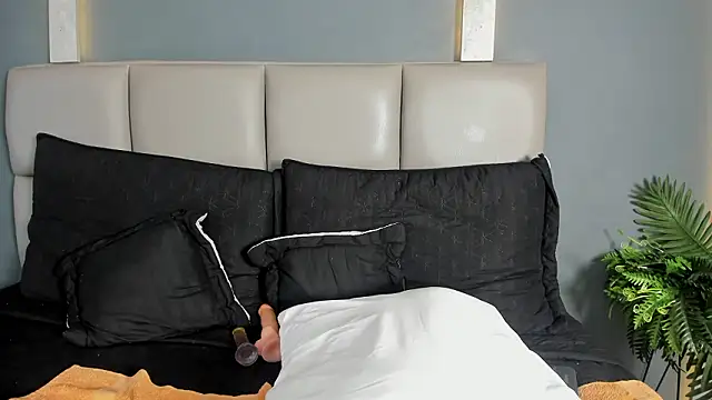 FemNoa online show from March 4, 1:50 pm