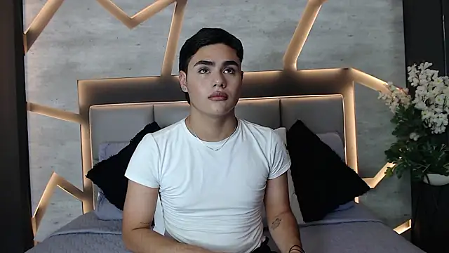 FemNoa online show from March 9, 7:07 pm