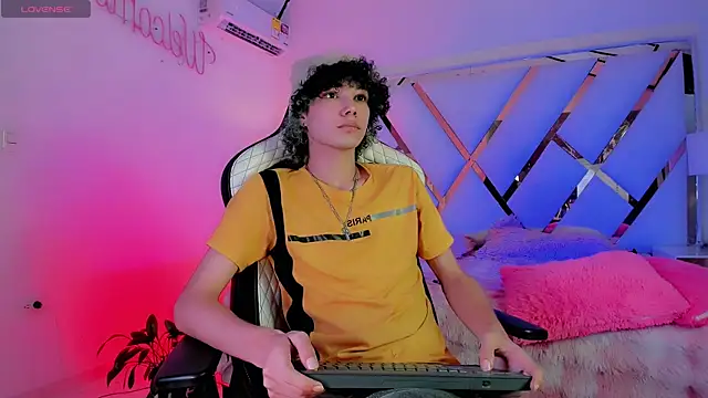 thanier 18 online show from April 22, 7:37 pm