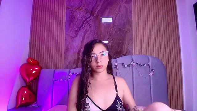 Snapshot of sarita_blondi chatting on April 27, 12:03 pm sarita blondi online show from April 27, 12:03 pm