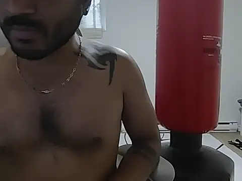 Snapshot of DaggerTie chatting on July 21, 5:15 pm DaggerTie online show from July 21, 5:15 pm