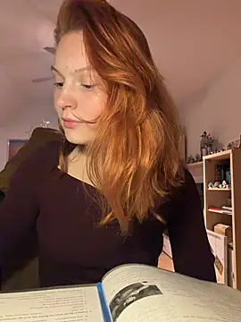 mad girlygirl online show from February 4, 7:20 pm