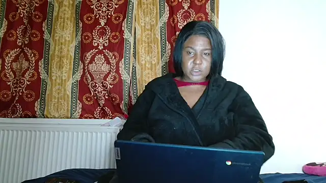 Snapshot of CurvySashia chatting on April 10, 11:42 pm CurvySashia online show from April 10, 11:42 pm