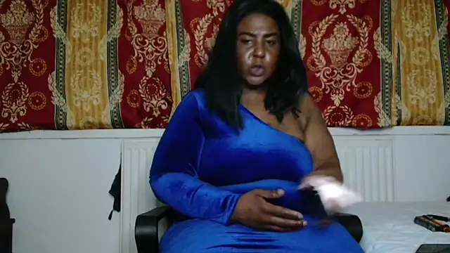 Snapshot of CurvySashia chatting on April 11, 11:42 pm CurvySashia online show from April 11, 11:42 pm