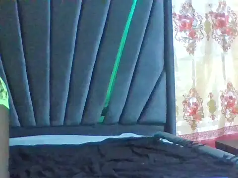 petitelavishey online show from April 20, 7:15 pm