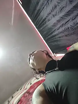 Snapshot of CharlotteKravizz chatting on February 27, 3:23 pm CharlotteKravizz online show from February 27, 3:23 pm