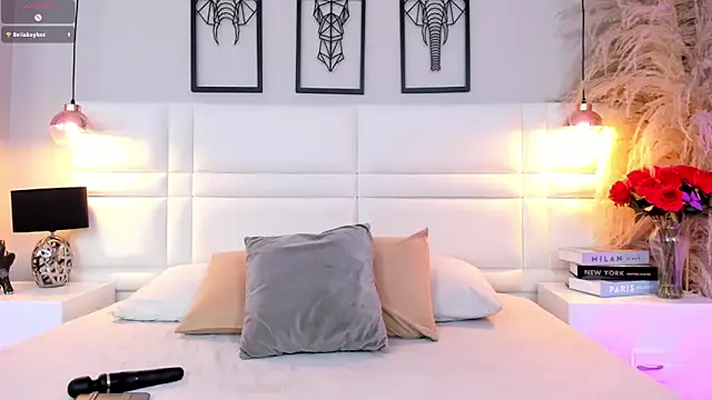 RaquelHyde  online show from April 22, 8:32 pm