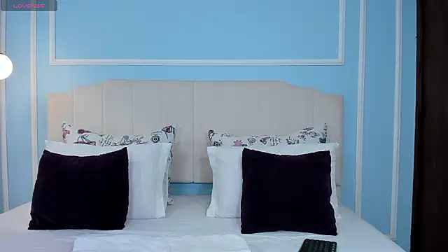 ashley foox online show from March 10, 3:00 am