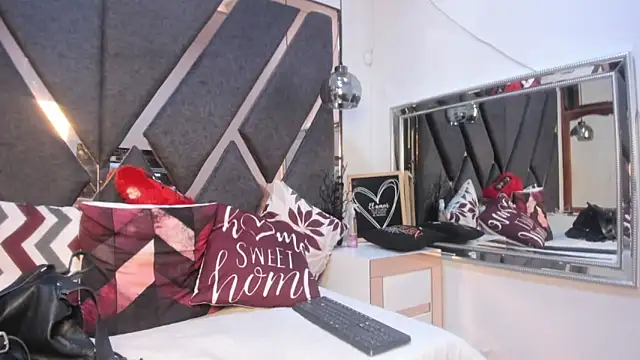 Maggyx online show from April 21, 1:50 pm