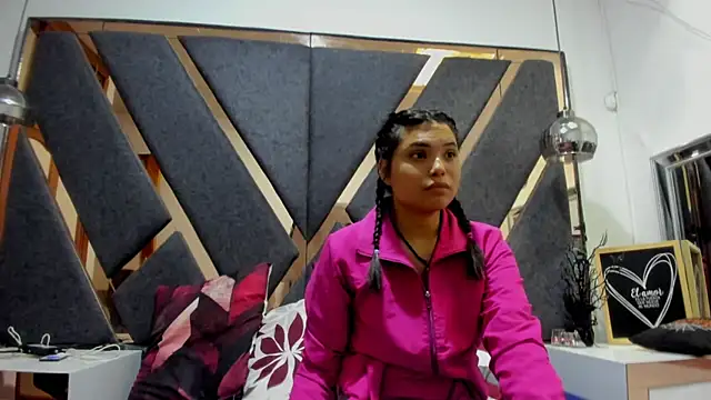 Maggyx online show from April 22, 1:34 pm