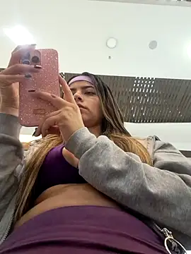  as una77 online show from April 8, 9:48 pm